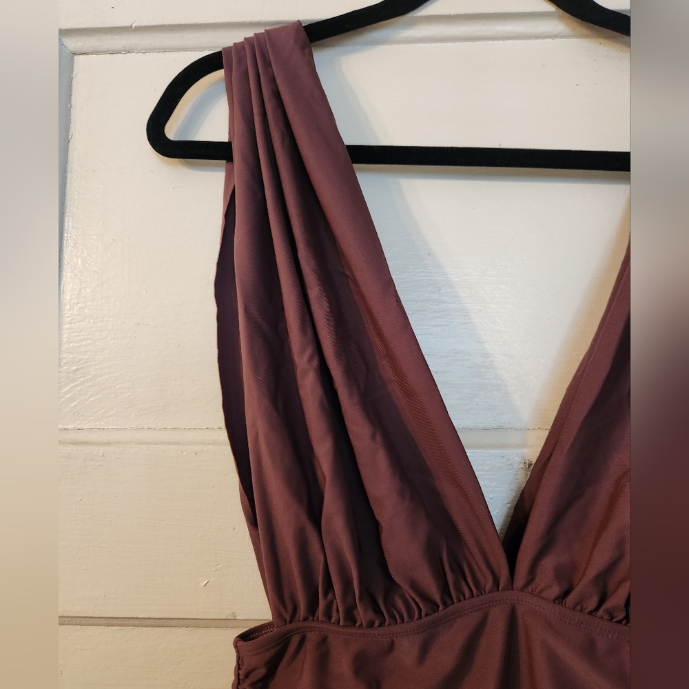 NWT Cupshe Brown One Piece Swimsuit Ruched V-Neck Size Med Vacation Resortwear - Picture 2 of 12
